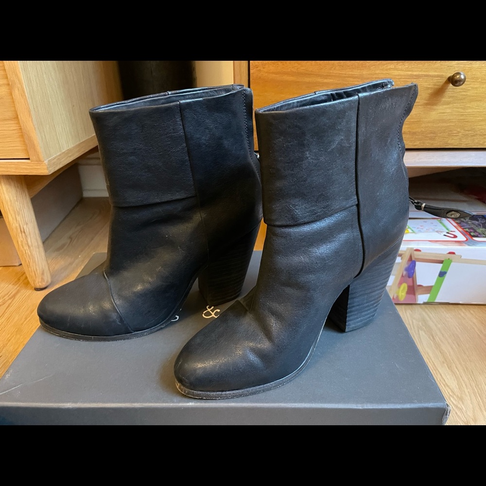 Gently used Rag & Bone Newbury black leather ankle bootie in size 36.5. In a box